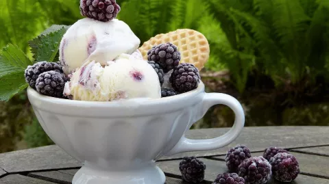 Dlaczego warto jeść lody zimą?